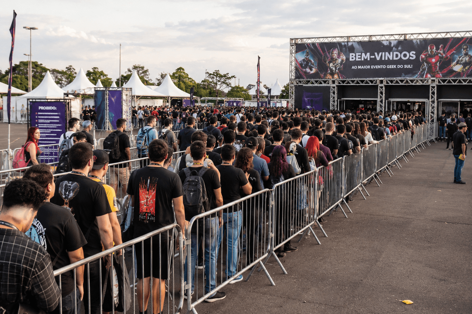 Público na fila de entrada de um grande evento